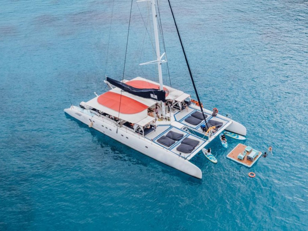 AC75AQU exterior photo