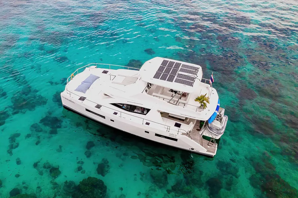 Leopard Power Catamaran 51ft exterior photo