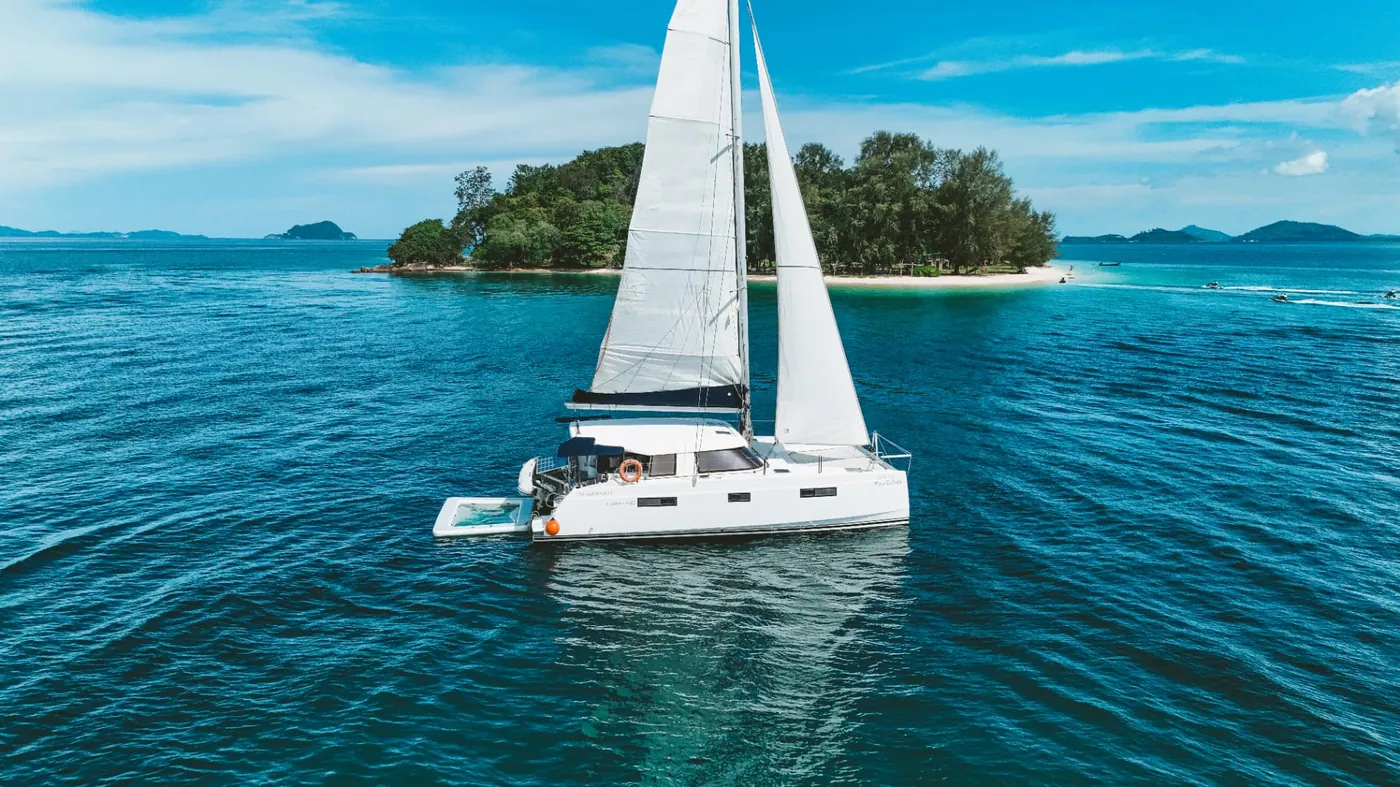 Nautitech Sailing Catamaran 40ft photo 4