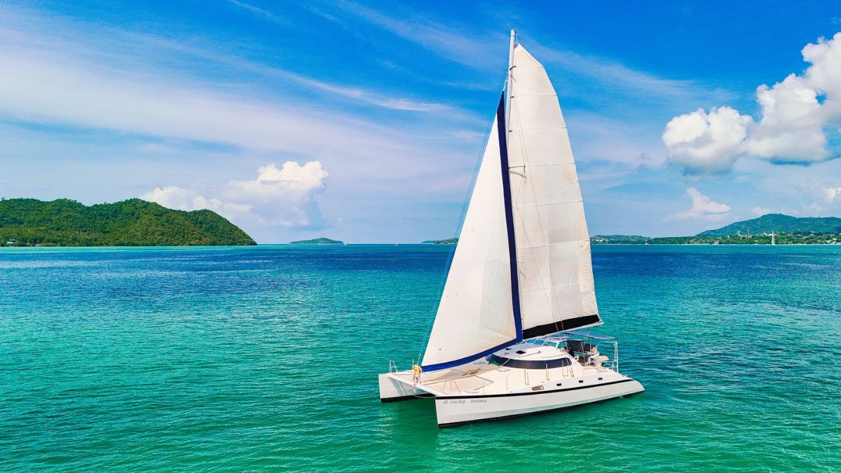 Mumby Sailing Catamaran 48ft exterior photo